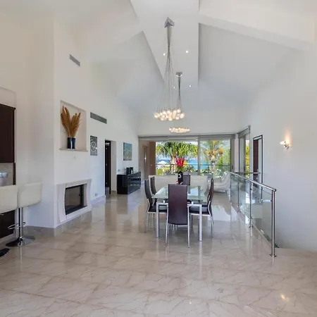 Galene Beachfront Polis
